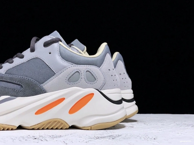 FV9922 700 Boost 'Magnet' v2 Adidas Yeezy 0811